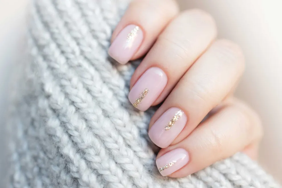 En 2025 los diseños de uñas con glitter fueron algunos de los más pedidos