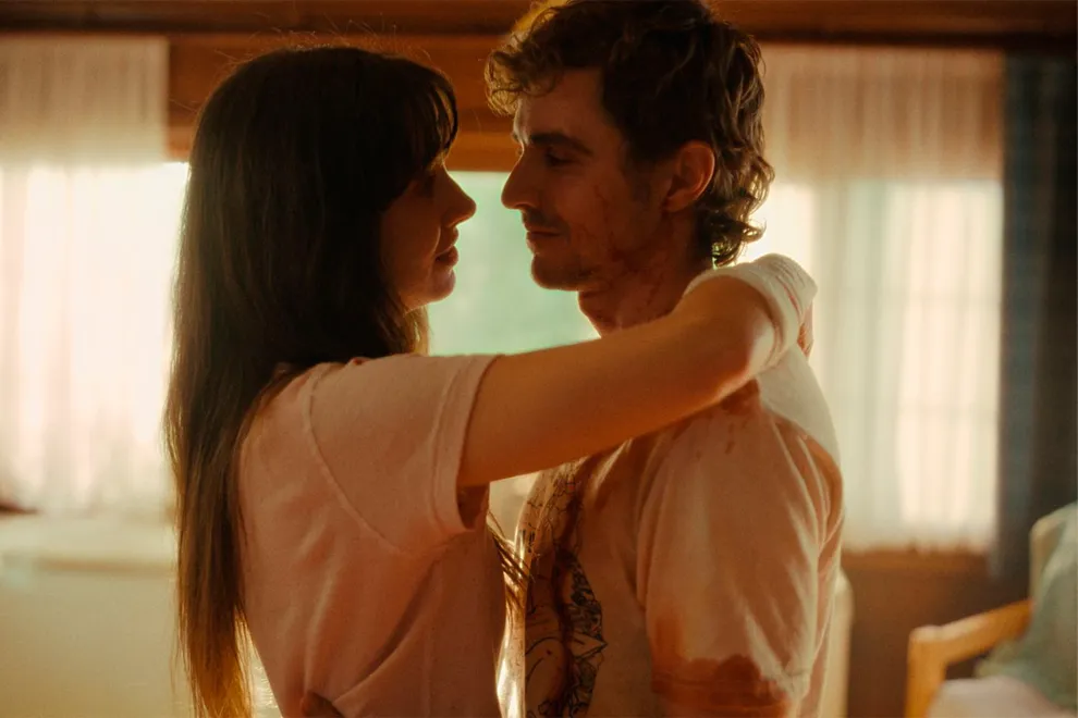 Foto de Alison Brie y Dave Franco en Together.
