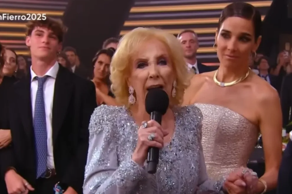 Juana Viale llegó a la alfombra roja acompañada por su hijo, Silvestre