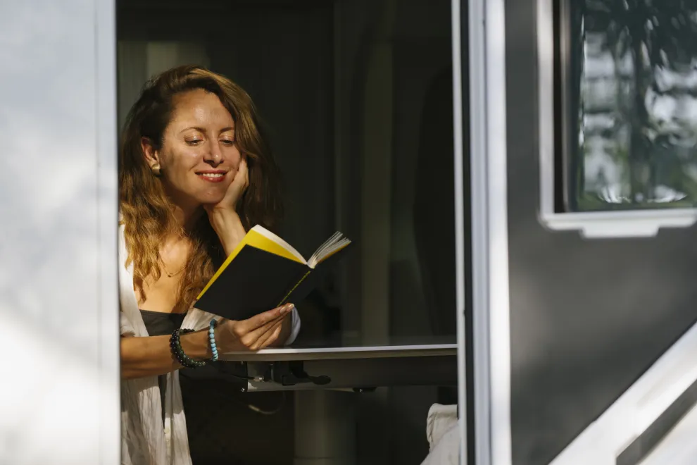 mujer leyendo
