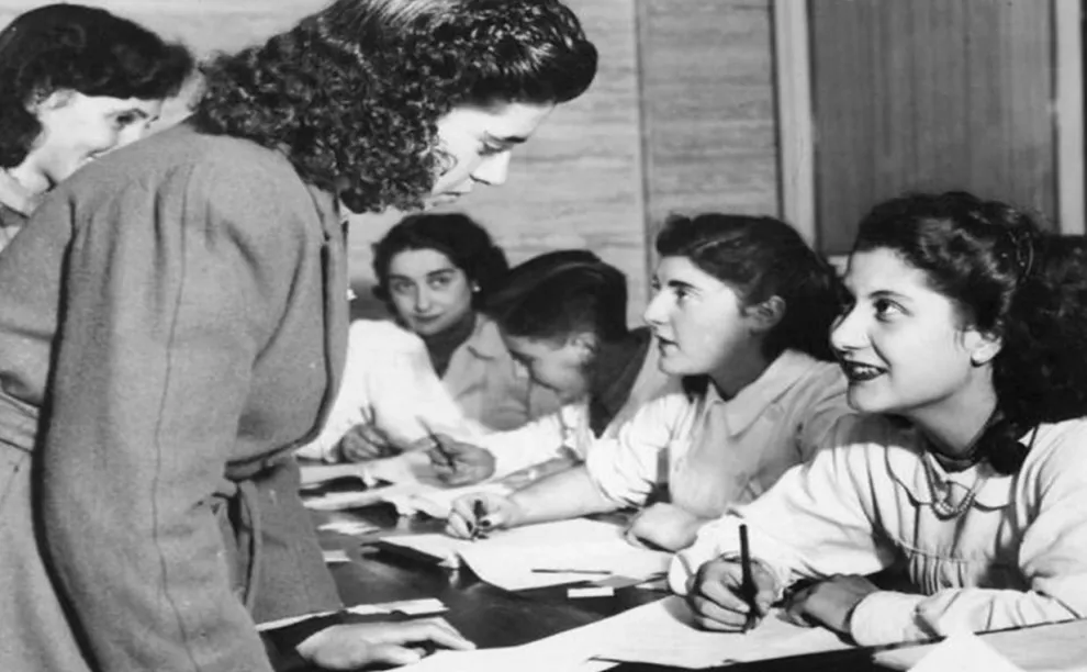 El 23 de Septiembre de 1947 se promulga la Ley 13.010 de Sufragio Femenino, también conocida como “Ley Evita”.