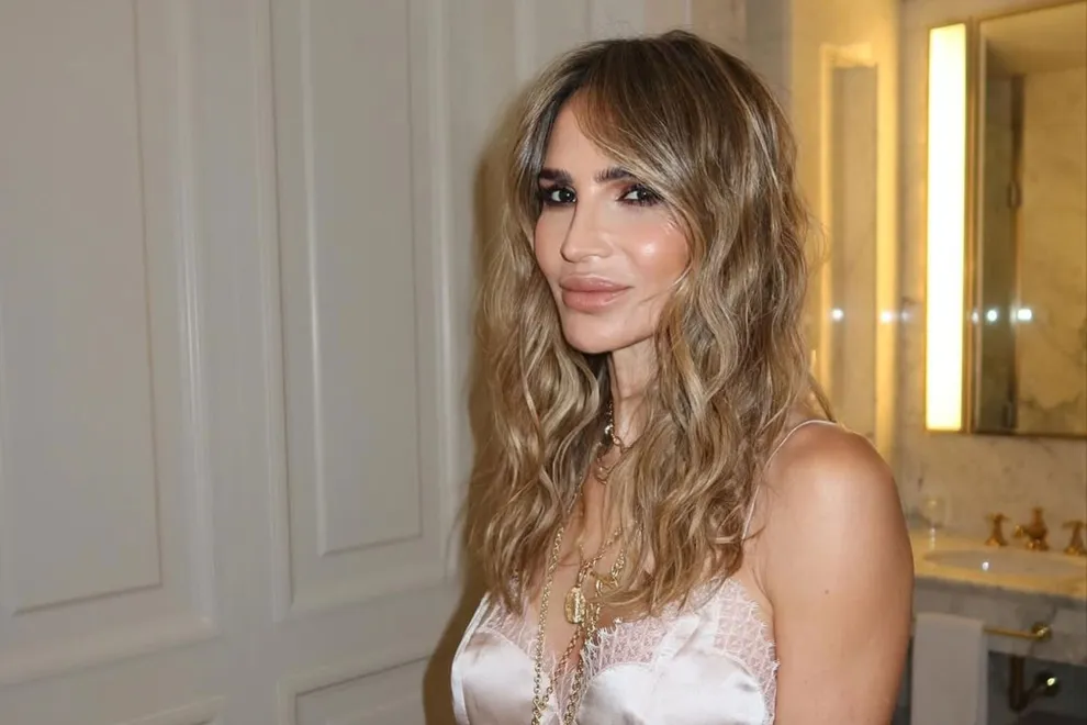 María Vázquez apostó por un vestido lencero en color crudo