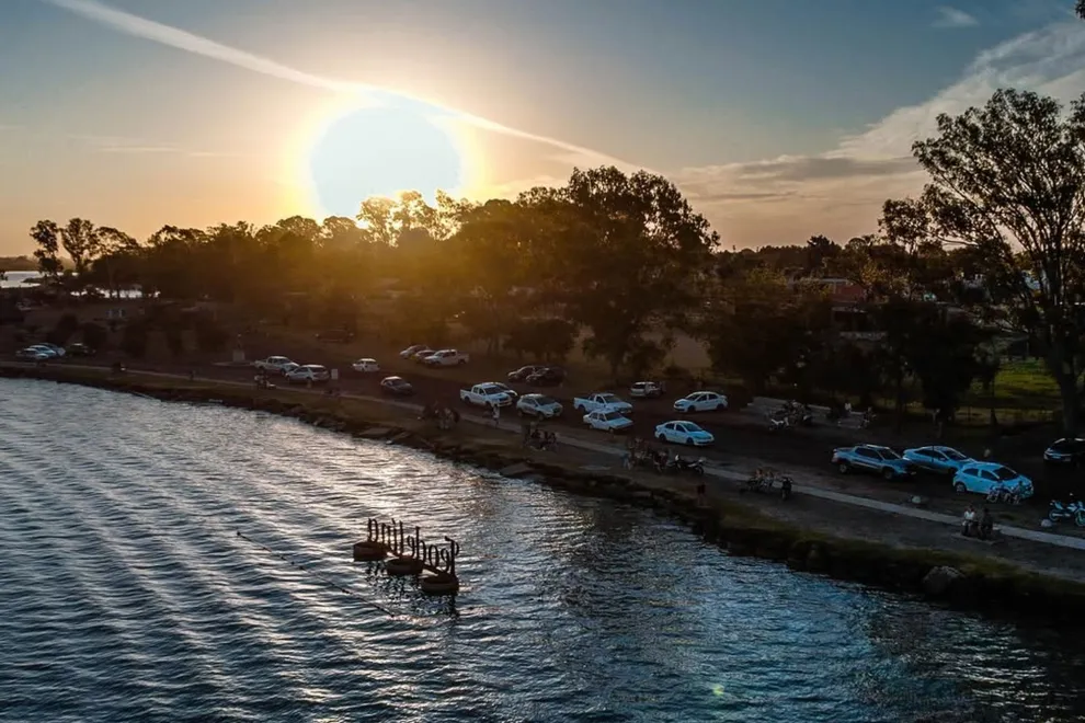 El pueblo de Teodelina (Santa Fe), donde el legendario balneario El Edén acoge a quienes buscan una experiencia diferente: sol, agua y comunidad.