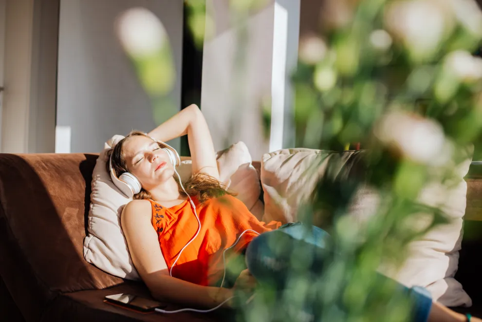 mujer descansando