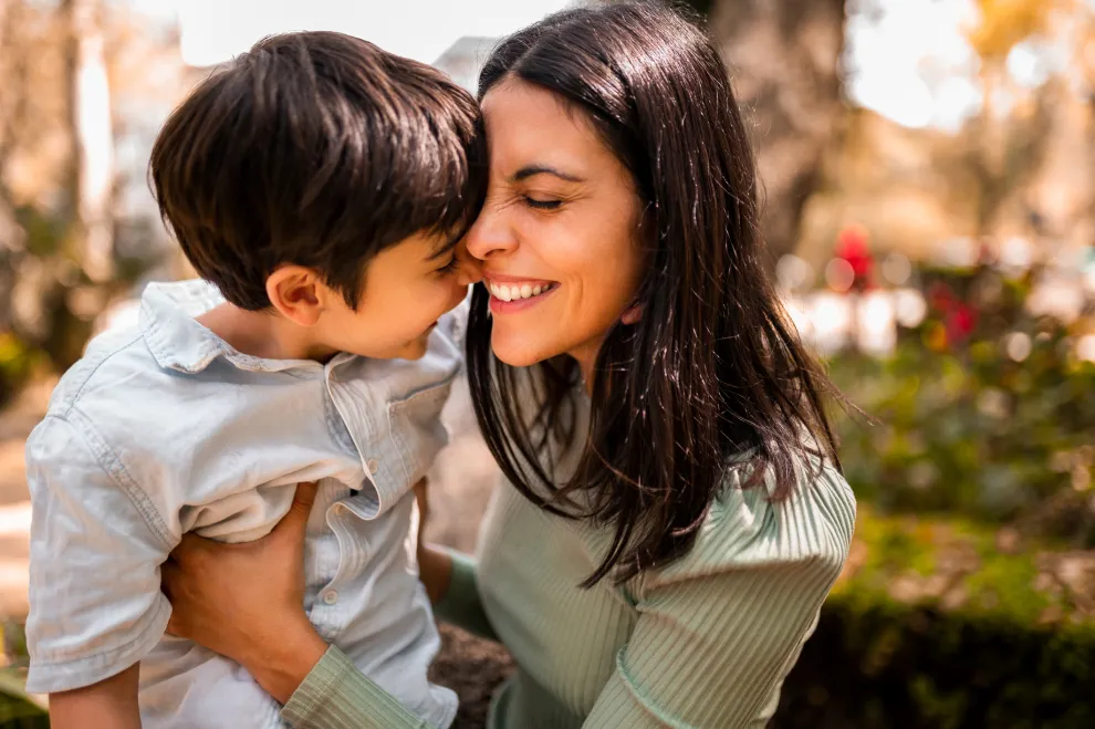Los desafíos de la maternidad: por qué maternar hoy es un acto contracultural