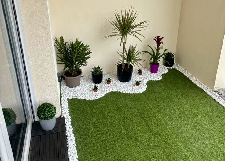 Piedras blancas en el patio o el balcón: por qué convienen y cómo sumarlas a la deco