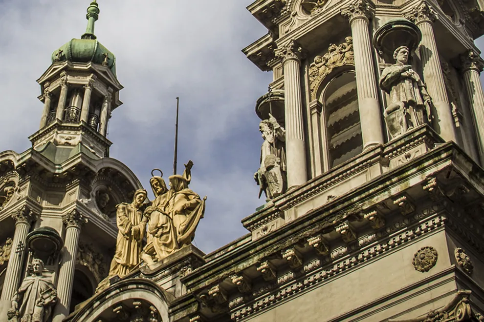 La Ciudad se prepara para vivir la novena edición de la Noche de los Templos, un evento que invita a recorrer y descubrir la diversidad religiosa y cultural que convive en Buenos Aires.La Ciudad se prepara para vivir la novena edición de la Noche de los Templos, un evento que invita a recorrer y descubrir la diversidad religiosa y cultural que convive en Buenos Aires.