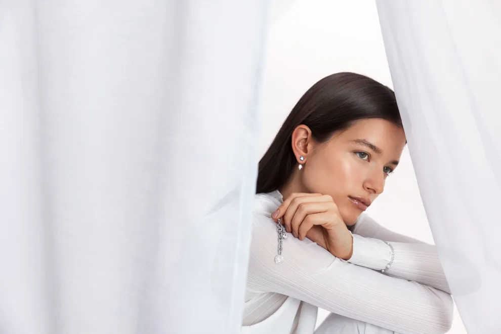 Cloud Dancer ha sido descrito como “un blanco ondulado e imbuido de serenidad”, pensado para transmitir calma y tranquilidad en medio de una sociedad cada vez más acelerada y saturada de estímulos.