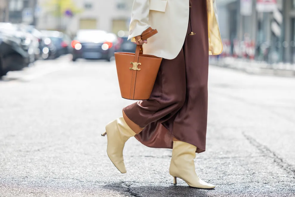 Bolsos cubo: el accesorio tendencia que será furor en 2026