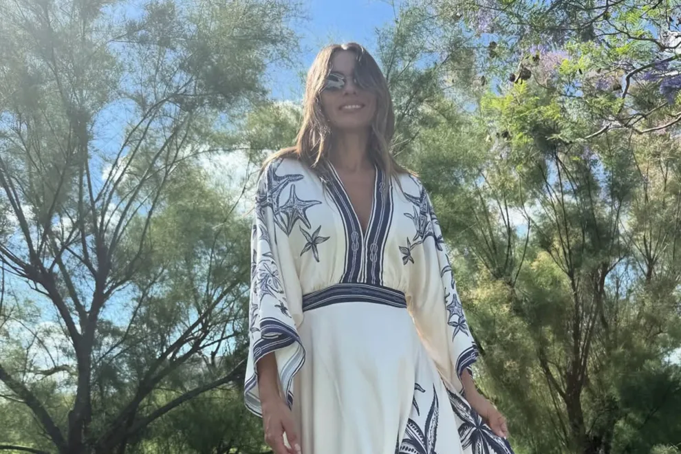 Pampita anticipa la prenda estrella del verano 2026: una túnica versátil, fresca y sofisticada que redefine el estilo urbano con impronta natural.