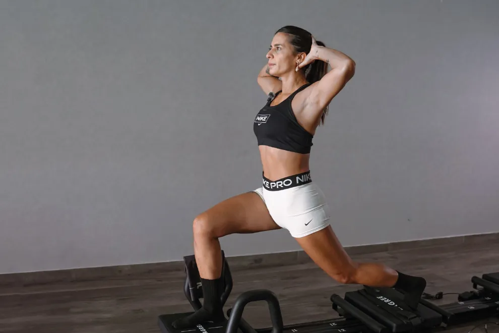 El método Lagree debe practicarse con la guía de un instructor certificado, ya que la técnica es crucial para trabajar de forma segura y eficiente.