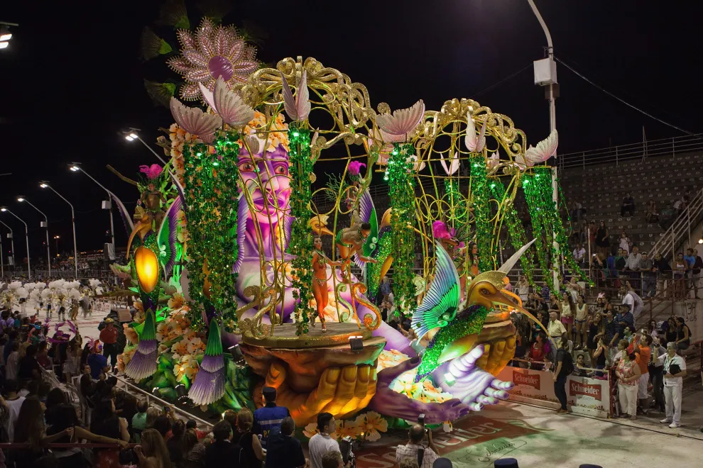 El Carnaval de Gualeguaychú, considerado el espectáculo al aire libre más importante de Argentina, ya despierta interés de miles de visitantes que quieren asegurarse un lugar en sus desfiles 2026.