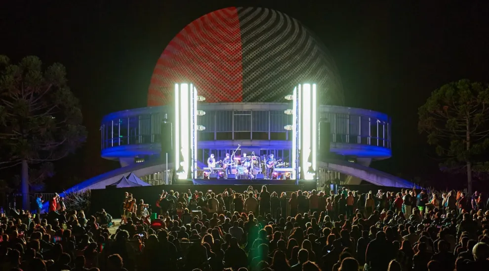 ste 21 de febrero el Planetario Galileo Galilei será sede de un festival gratuito con música en vivo, DJs, gastronomía y actividades hasta la madrugada