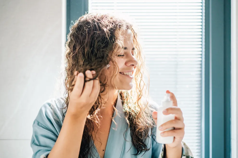 Crema de peinar: el aliado silencioso que puede transformar tu pelo (y simplificar tu rutina)