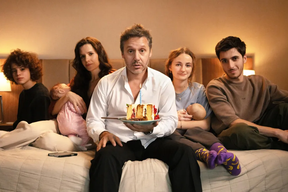 El resto bien: ¿cuándo estrena la nueva serie de Benjamín Vicuña y Violeta Urtizberea?