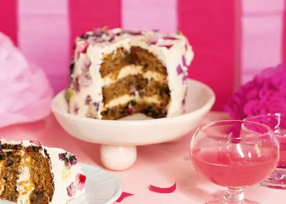 Carrot cake con frosting de queso: la receta fácil y rica ideal para los días fríos