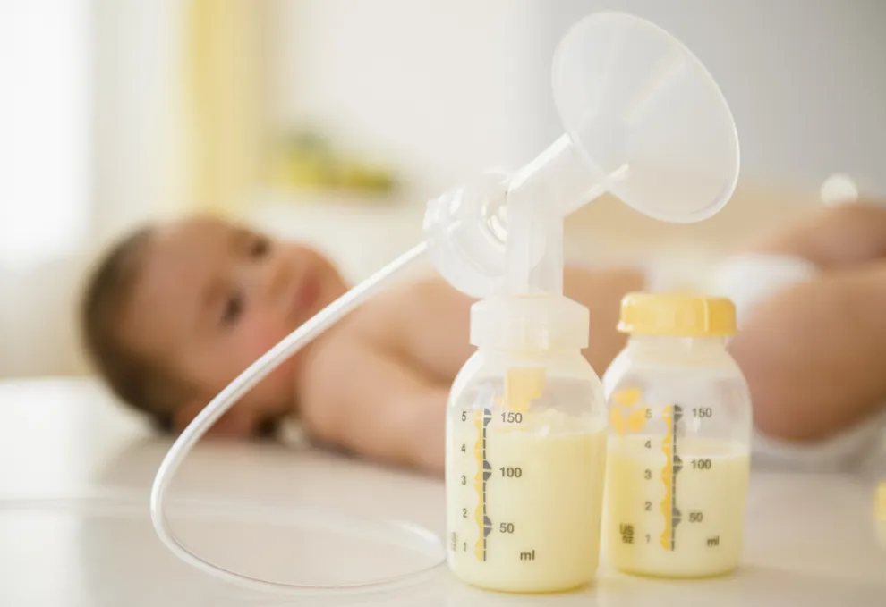 Donar leche materna: cuando una mujer sostiene a otra